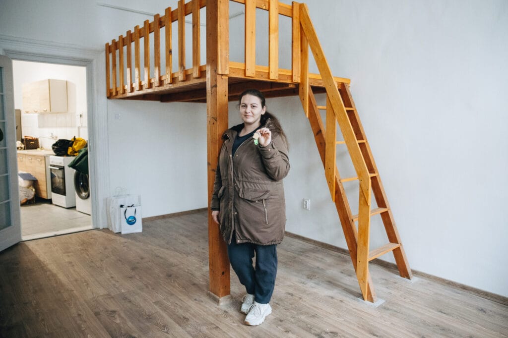 A 8. kerületben költözhetett felújított otthonba egy újabb család második esély